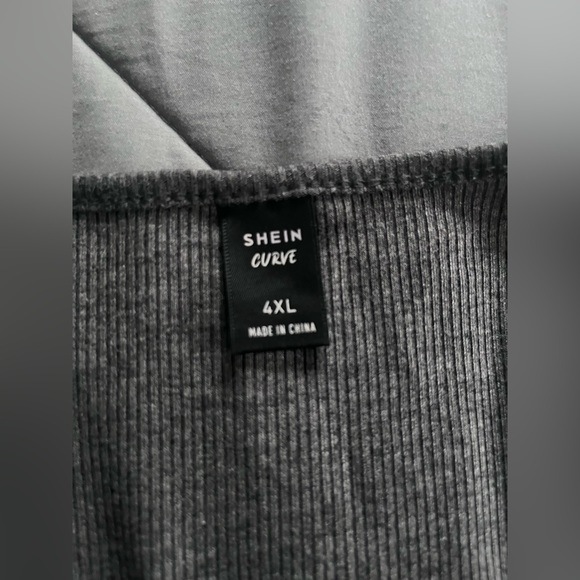 Grey Shein V neck crop top 4x - Picture 3 of 4